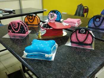 Basics & Fondant- Decorations- Eggless- English